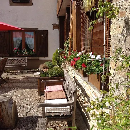 D'hôtes Coeur De Bastié Et Ranch Du Lévézou 3* Trémouilles