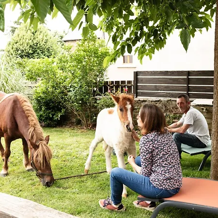 לינה וארוחת בוקר D'hotes Coeur De Bastie Et Ranch Du Levezou *