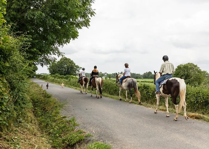 Frühstückspension D'hotes Coeur De Bastie Et Ranch Du Levezou